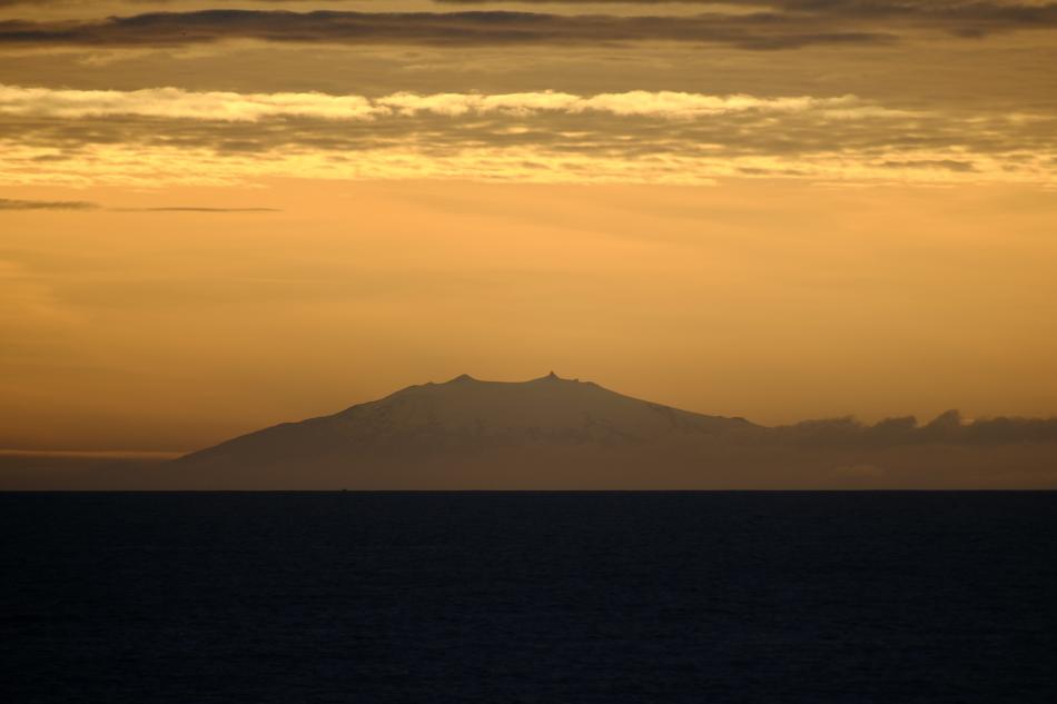 snæfellsjökull glacier in the midnight sun